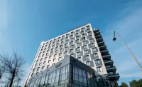 Cosmos Yaroslavl Hotel (Космос Ярославль) бывш. Парк Инн Ярославль Отели рядом с достопримечательностью «Юго-западная башня Спасо-Преображенского монастыря»
