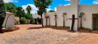 African Roots Guest House - parkir