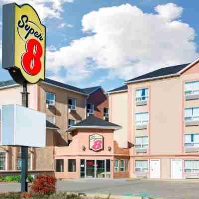 Super 8 by Wyndham Grande Prairie Hotel Exterior