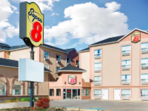 Super 8 by Wyndham Grande Prairie