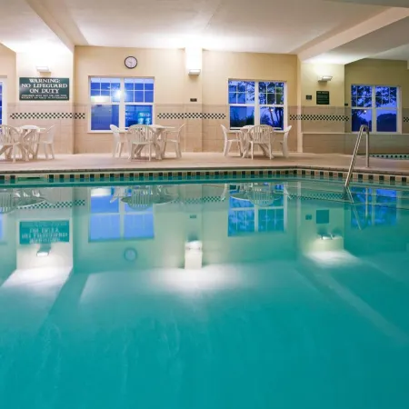 Country Inn & Suites by Radisson, St. Cloud East, MN