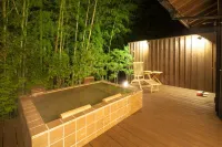 Ufufu - Hot Tub