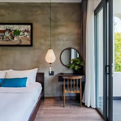Lacasa Old Town Villa Hotels near Cam Kim