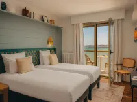 Hôtel les Brises - Beach