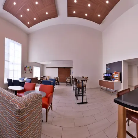 Holiday Inn Express & Suites FARMINGTON (BLOOMFIELD) by IHG