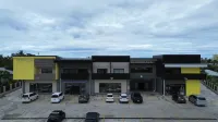 Taufusi Hotel - parking
