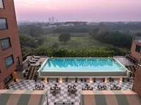 โรงแรม ฮอลิเดย์ อินน์ กูร์กาออน เอ็นเอช8 บาย IHG - สระว่ายน้ำบนดาดฟ้า