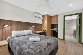 Black Nugget Hotel Motel