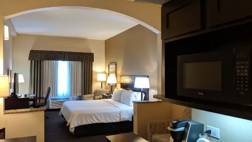 Holiday Inn Express & Suites CLINTON by IHG Hotels in Clinton