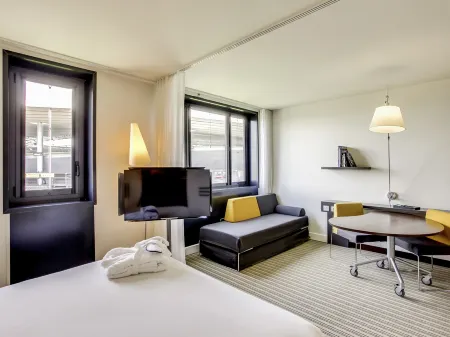 Novotel Suites Paris Stade de France Отели рядом с достопримечательностью «Groupe AFNOR»