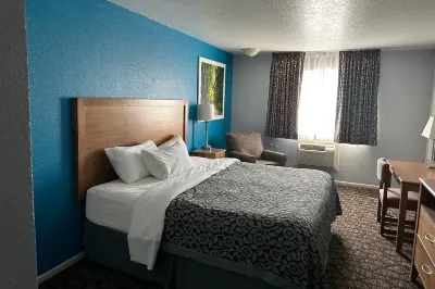 Baymont by Wyndham Manistee Hotels near Lake Bluff Farms