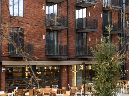 Mob House Отели рядом с достопримечательностью «Alstom»