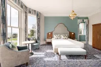 voco THE CLIFTON FOLKESTONE Hotel dekat Folkestone West