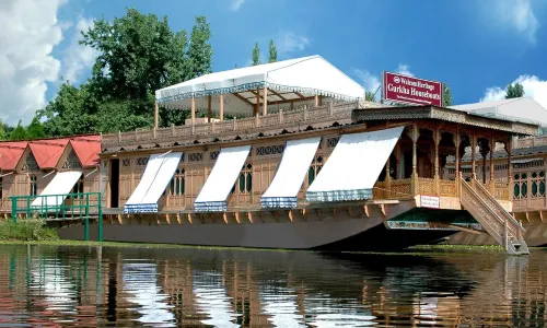 WelcomHeritage Gurkha Houseboats