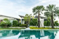The River Palm Resort - Rooftop Pools