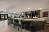 Executive Inn & Suites Oakland - Quầy bar