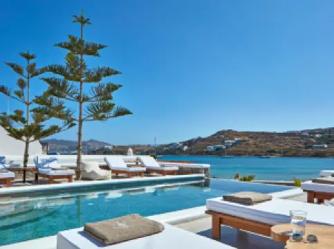 Mykonos Waves Beach House & Suites