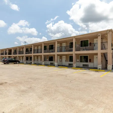 Travel Inn & Suites
