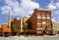 Holiday Inn Express & Suites Utica Hotels in Utica