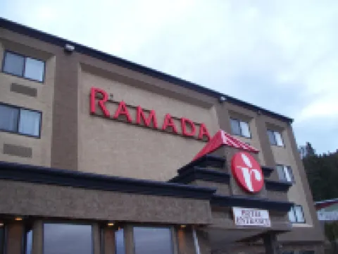 威廉姆斯湖溫德姆華美達飯店 威廉斯萊克住宿飯店