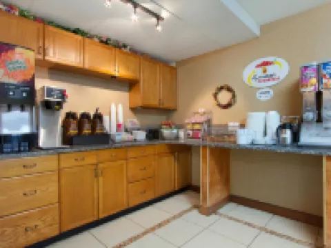 Super 8 by Wyndham Homewood Birmingham Area Hotels in Homewood