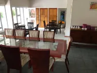 The Solomon Guest House - parking