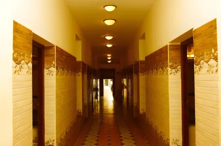 Abirami Rayal Residency Отели в г. Терупаранкундрам