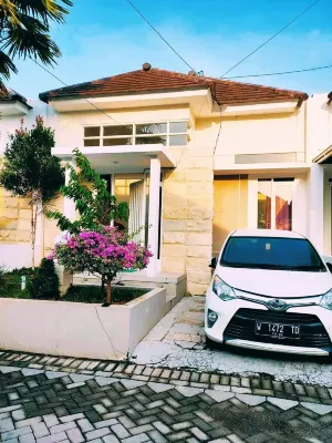 Comfort House at Villa Emerald Batu Blok I 6