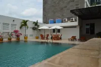Grand Daira Hotel Palembang - Pool