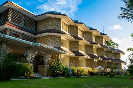 Caluwayan Palm Island Resort & Restaurant Отели рядом с достопримечательностью «Мост Сан Хуанико»