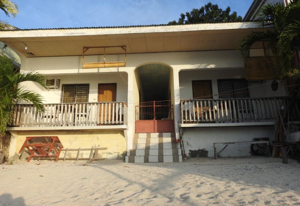 Pacifico Seaside Lodge의 해변 뷰 이미지