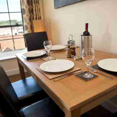Harbourside Apartments with Private Parking Dining/Meeting Rooms