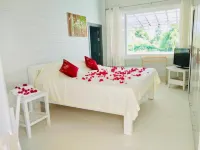 The Sunny Hill: Ultimate Private Luxury Estate - parking