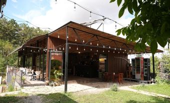 EcoLife Lodge Hotel & Restaurant - Housity
