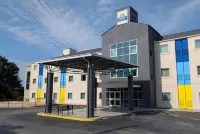 Days Inn & Suites by Wyndham Augusta Near Fort Eisenhower - 2 estrellas