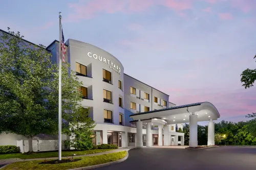 Courtyard Hartford Farmington Hotels in Avon