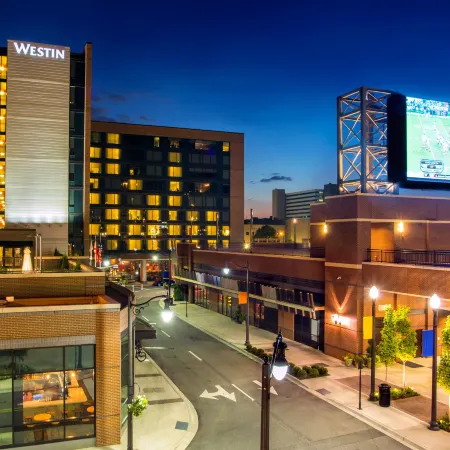 Sheraton Birmingham Hotel Отели рядом с достопримечательностью «Бирмингем Джефферсон Выст. Комплекс (BJCC Арена)»