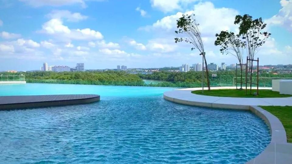 HomeNest JB City Poolview Suite by Cozy Home