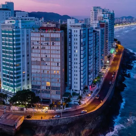 Grand Hotel Guarujá - A Sua Melhor Experiência Beira Mar na Praia! Отели рядом с достопримечательностью «Пляж Энсеада»