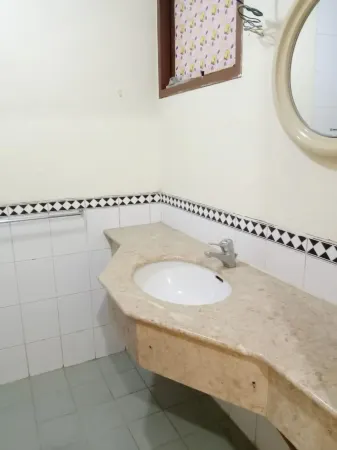 Kondominium Hotel Lippo Carita Selatan Ana Zayna Отели в г. Labuan