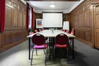 YHA London St Paul's - Hostales