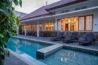 Hotel Blambangan - Pools