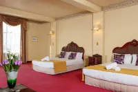 في آر هاميلتون