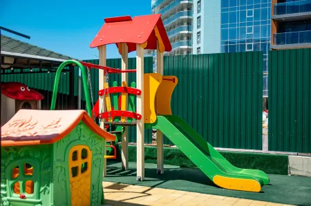 Avdallini Golden Bay (Авдаллини Голден Бэй) Отели рядом с достопримечательностью «Formula 1»