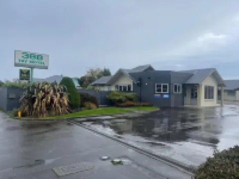 388 Tay Motel Hotels in 
