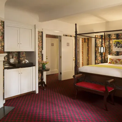 White Swan Inn Hoteles cerca de Museo del Teleférico