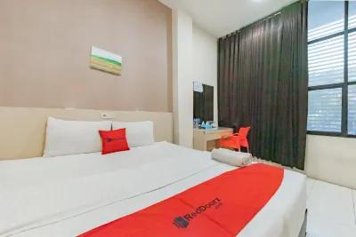 RedDoorz near Pasar Tarapung Siring Banjarmasin Hotel a Banjarmasin