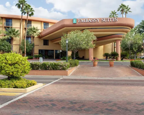 Embassy Suites by Hilton Phoenix Biltmore Exterior Photos