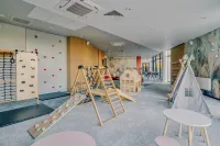 Apartamenty Premium N11 Mikołajki - Destigo Hotels - parking