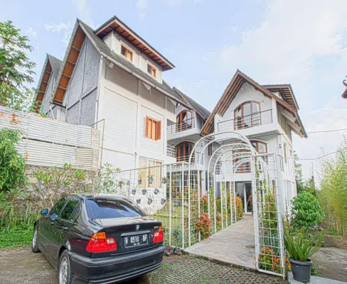 DJourney Hotel Lembang by Escotel - Parkplatz